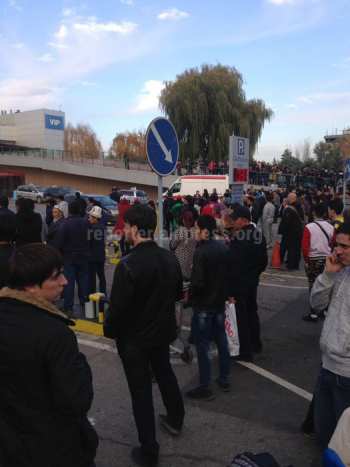 Фото, видео — Из аэропорта «Манас» в Бишкеке эвакуировали людей из-за сообщения о бомбе