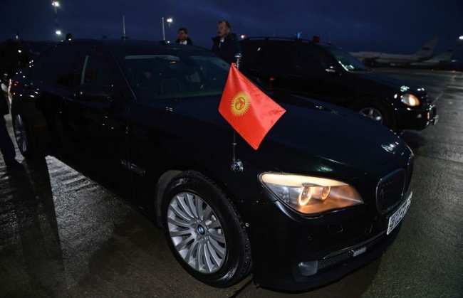Фото пресс-службы президента Кыргызстана. Сооронбай Жээнбеков прибыл в город Санкт-Петербург