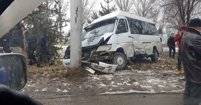 В крупном ДТП в Бишкеке с участием четырех машин погиб человек