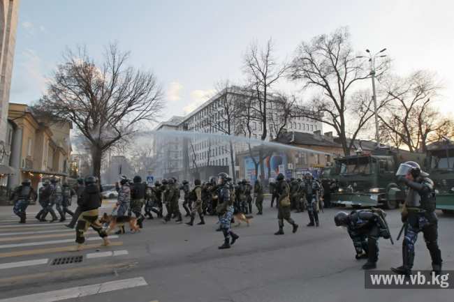 "Запреты - самый легкий путь". Нужно ли запрещать митинги в Бишкеке?