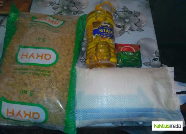 Многодетной семье Томиловых в Сокулуке вместо 10 тысяч сомов привезли пакет с продуктами
