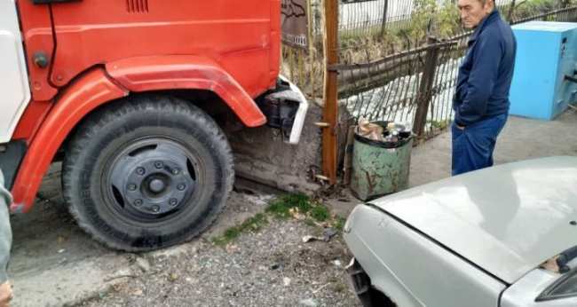 В Бишкеке произошло ДТП с участием пожарной машины