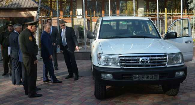 Управление ООН по наркотикам и преступности в Кыргызстане передало Государственной службе исполнения наказаний новый внедорожник Land Cruiser