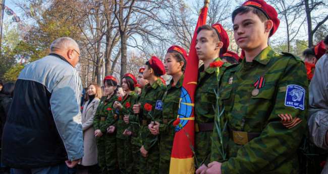 В Бишкеке прошел митинг-реквием, посвященный памяти воинов-панфиловцев. 16 ноября, 2019 года