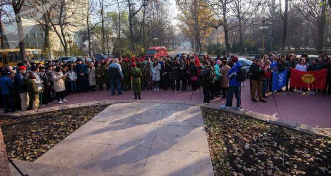 В Бишкеке прошел митинг-реквием, посвященный памяти воинов-панфиловцев. 16 ноября, 2019 года
