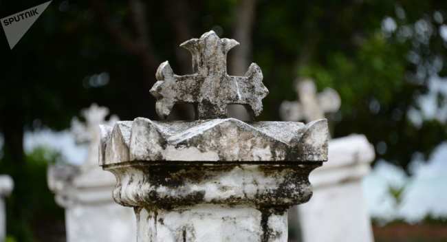 Старое кладбище на острове Ла Диг (Республика Сейшельские острова).