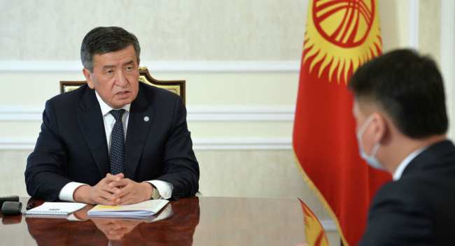 Президент Кыргызской Республики Сооронбай Жээнбеков принял секретаря Совета безопасности Кыргызской Республики Дамира Сагынбаева. 20 мая 2020 года