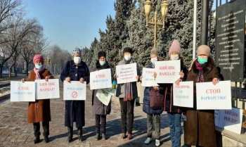 В Бишкеке проходит митинг против сноса гостиницы «Иссык-Куль»