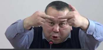 Директора школ просят оштрафовать на 1 миллиард сомов Балбака Тулобаева