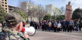 В Бишкеке торговцы рынков вновь вышли на акцию протеста против установки ККМ