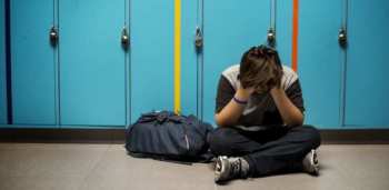 «Их бьют руками, их бьют ногами, их бьют палками». Ташиева просят остановить рэкет в школе