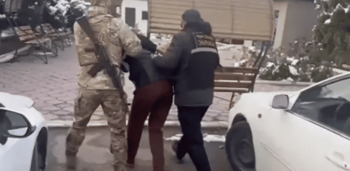 В Токмоке задержанного за хулиганство обвинили в разжигании межнациональной розни