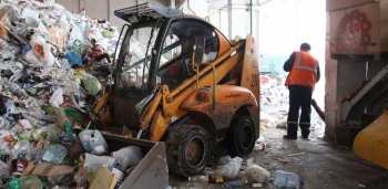 Граждане КР не идут в грузчики мусора даже за 90 тысяч сомов. Взяли пакистанцев