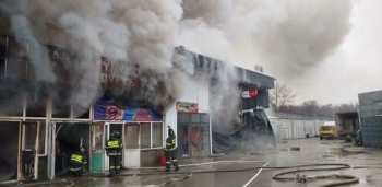 В Бишкеке на рынке «Азиз» произошел пожар