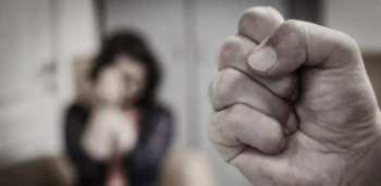 В Кыргызстане заработала круглосуточная горячая линия для женщин и девушек пострадавших от семейного насилия, а также жертв торговли людьми