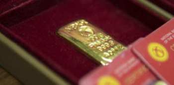 После обвала цен на золото кыргызстанцы бросились сдавать слитки в «Кыргызалтын»