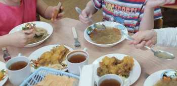 Мэрия Бишкека просит родителей детсадовцев не передавать деньги воспитателям