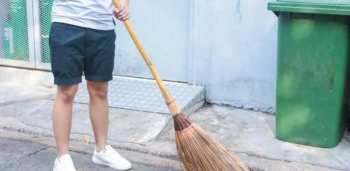 Кыргызстанцев за мусор начнут отправлять убирать улицы