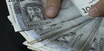 Учителя в Кыргызстане ждут новую зарплату и опасаются несправедливости