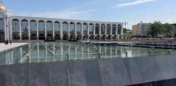 Фонтаны на площади Ала-Тоо в Бишкеке начнут работать с 29 апреля, сообщили в мэрии