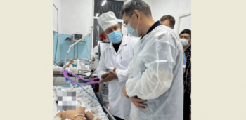 В Минздраве сообщили о состоянии ребенка, пострадавшего при падении из окна многоэтажки в Джале