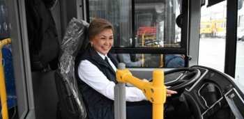 Бишкекским автобусам не хватает 600 водителей, им с апреля повышают зарплату