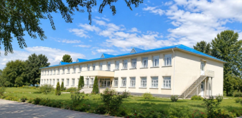В Токмоке женщина в хиджабе пожаловалась на директора школы из-за вопроса об одежде